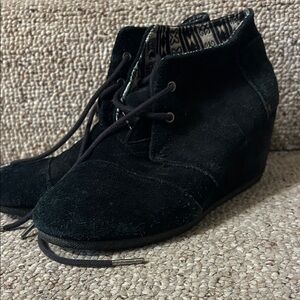 Toms Black Lace Up Suede Boots